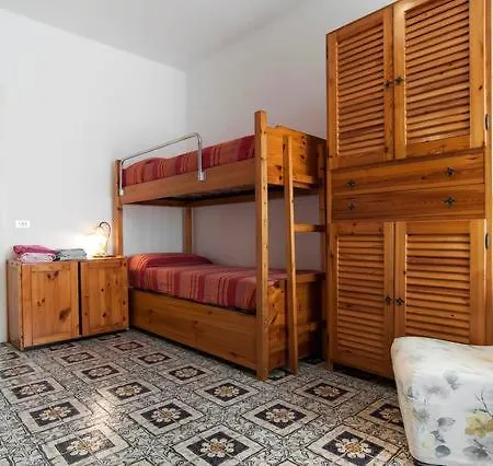 Alojamento de Acomodação e Pequeno-almoço C'era Volta 3*